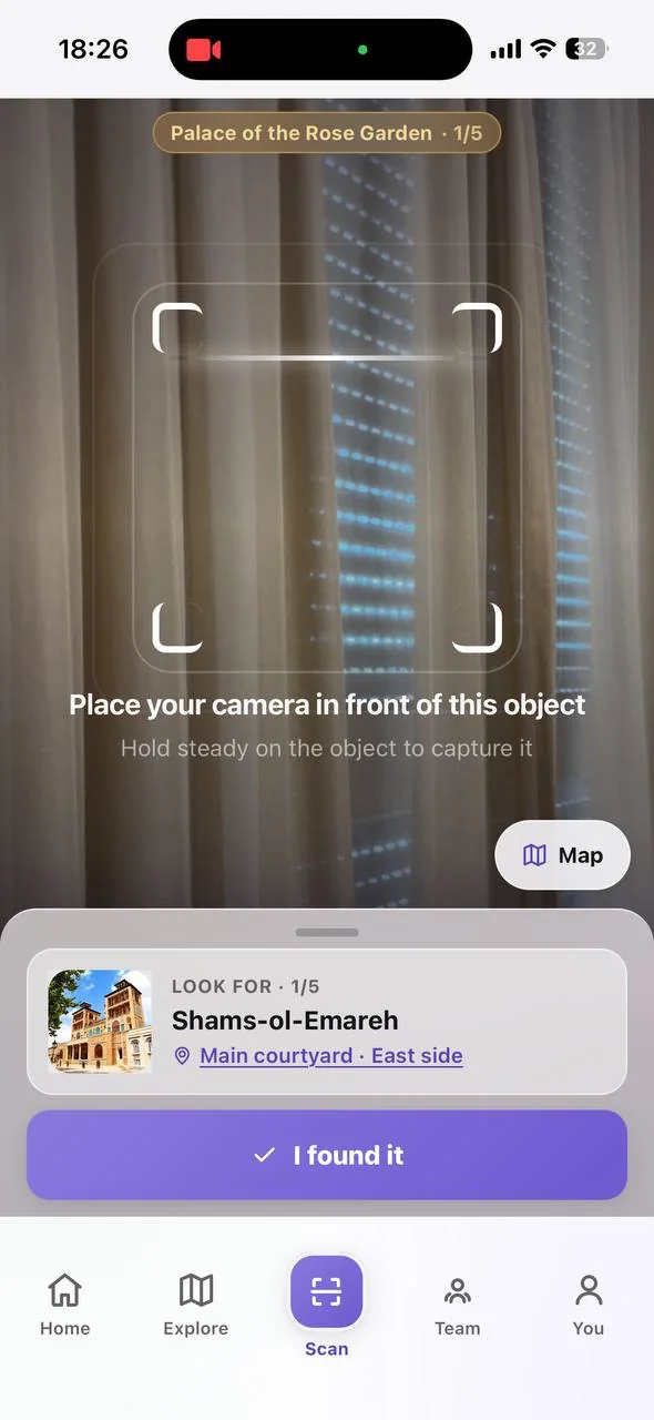 AR viewfinder with the bracket guide and the map toggle
